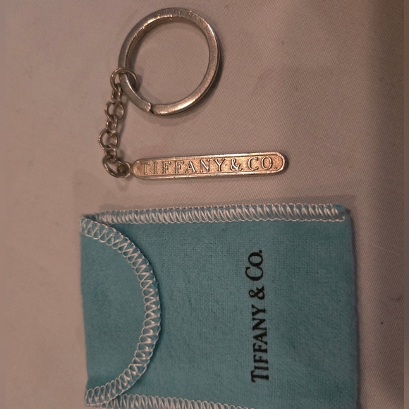 Tiffany & Co. Silver Keychain with Teal Pouch Silver .925 - Picture 5 of 5